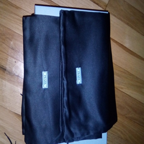 Brand new Prada Rubber pool slides - Picture 5 of 5